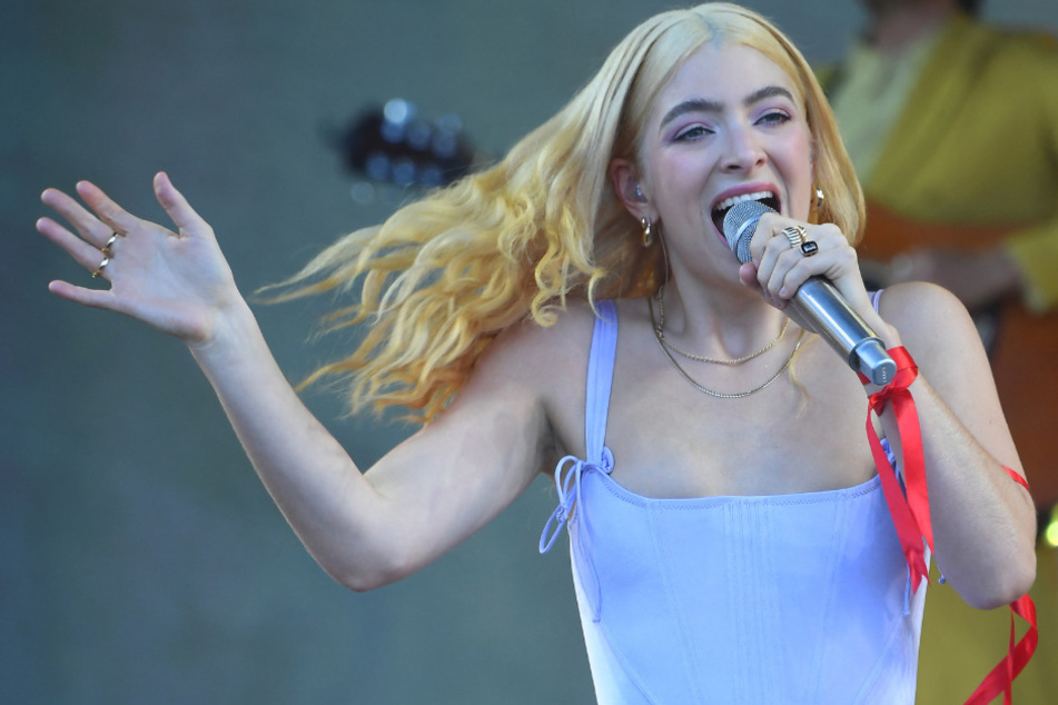 Lorde is teasing new music, and her fans are losing it!