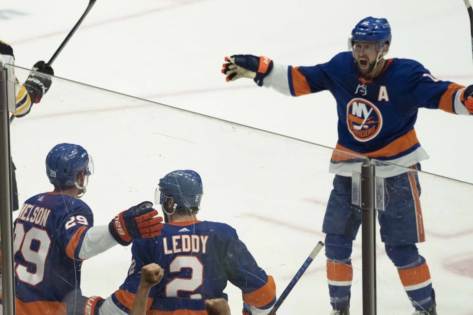 NHL Playoffs: The Islanders beat the Bruins to advance on to the Stanley Cup semis