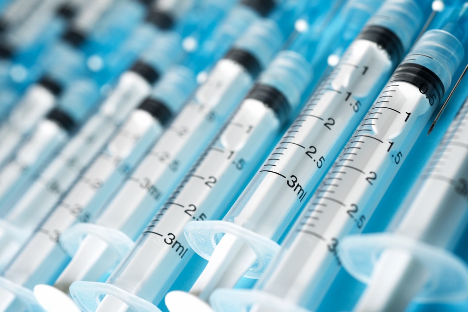 Pfizer CEO gives timeline for Covid-19 vaccine booster shots
