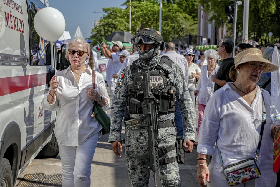 Mexicans flood streets in protest against Sinaloa Cartel violence: "I'm fed up!"