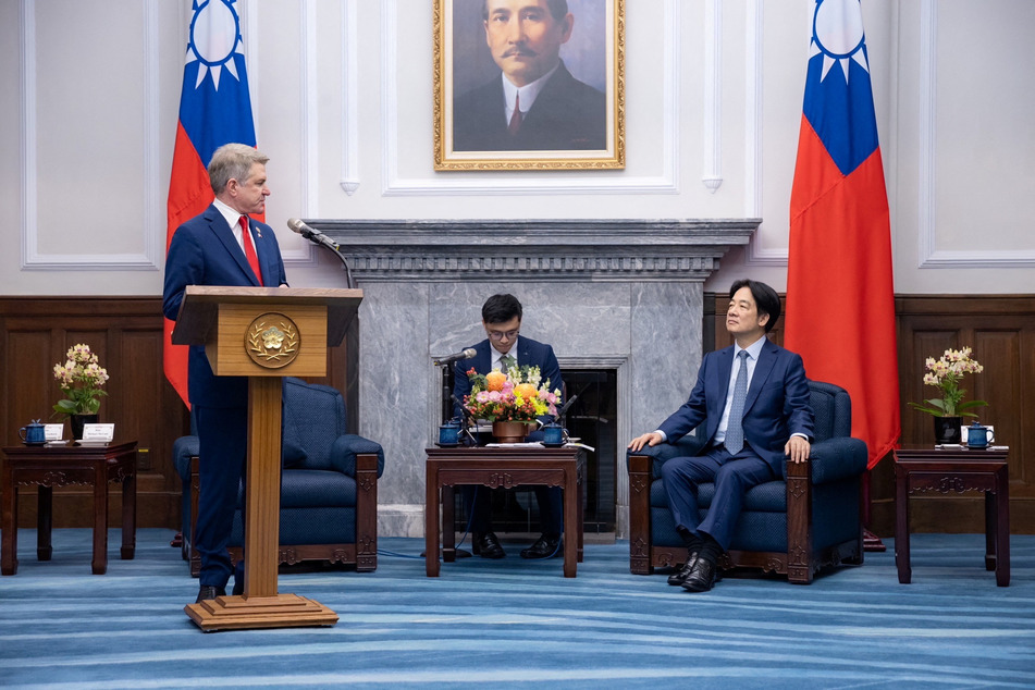 Taiwan's President Lai Ching-te (r.) meets with US House Foreign Affairs Committee Chairman Michael McCaul (l.) at the Presidential Office Building in Taipei.