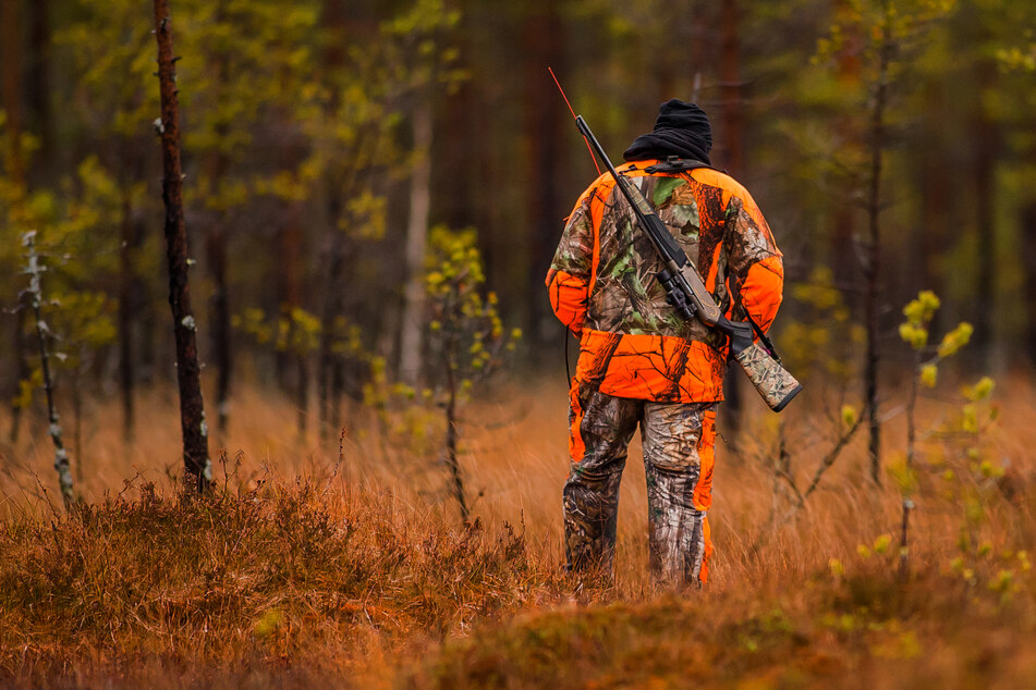 Man mistakes his son for a deer and fatally shoots him