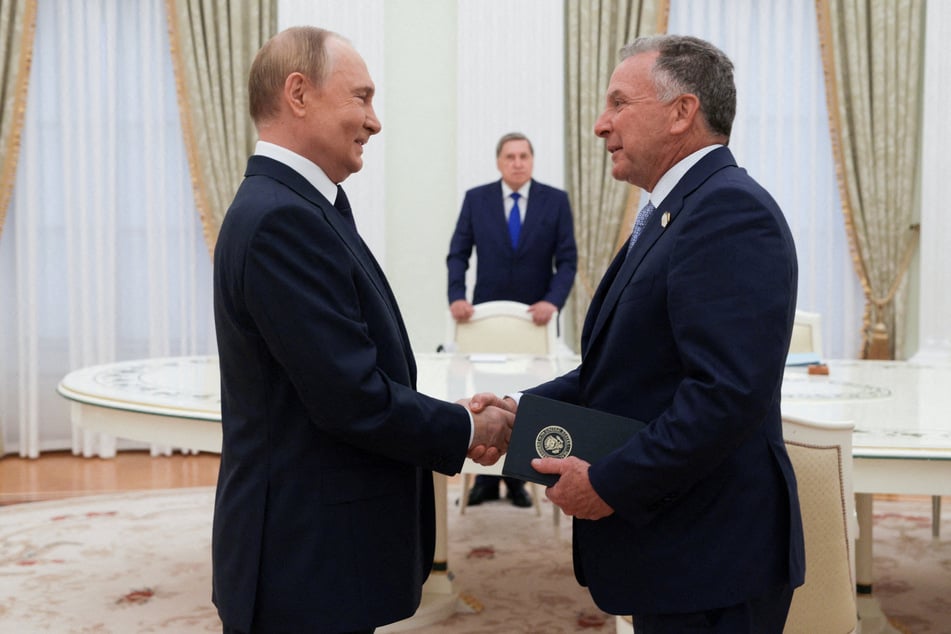 President Donald Trump's special envoy Steve Witkoff (r.) will meet with Russian leader Vladimir Putin sometime next week.