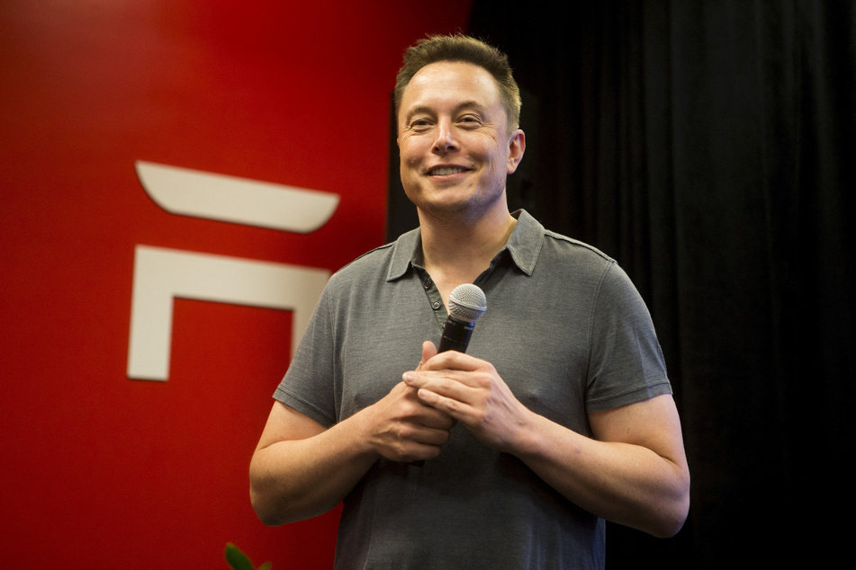 Elon Musk dumps billions worth of Tesla stock as shares slump again