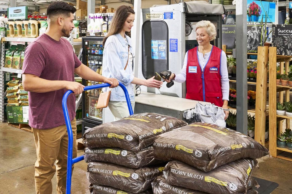 Lowe’s shoppers are filling their carts early this year, and these deals show why