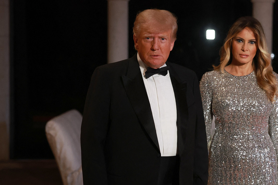 Melania Trump (r.) was missing from a recent Trump family photo, kicking off internet speculation.