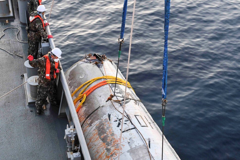 A large piece of the recently crashed North Korean satellite was recovered by the South Korean military.