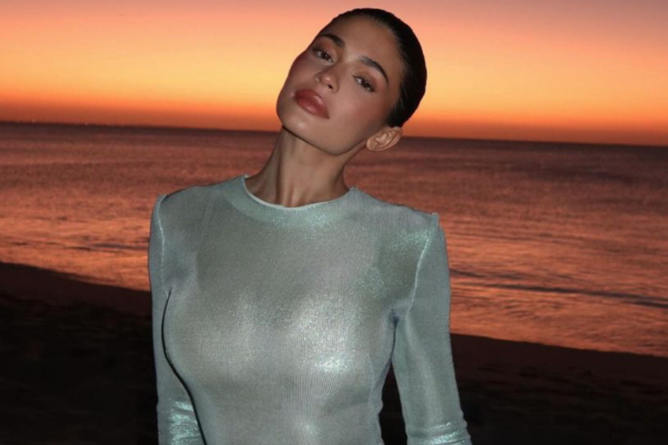 Kylie Jenner gave mermaidcore vibes while enjoying her tropical vacation.