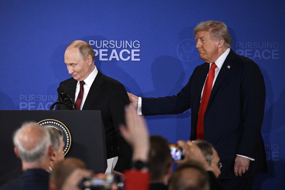 President Donald Trump (r.) he did not want a potential meeting with his Russian counterpart to be a "waste of time."