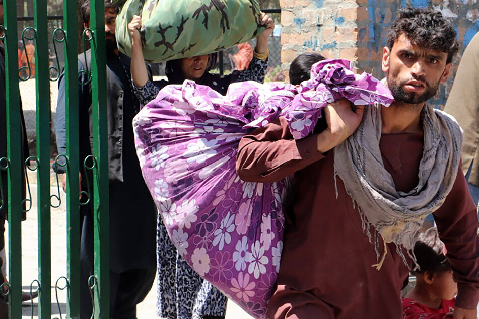 Taliban forces seize presidential palace in Kabul as US evacuates embassy