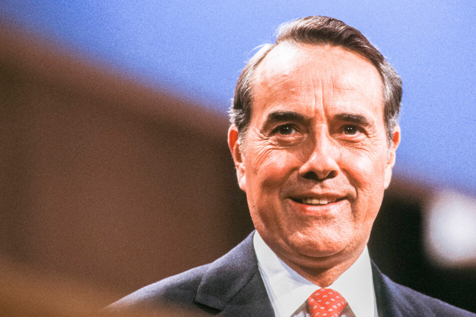 Bob Dole, influential former Republican senator, passes away