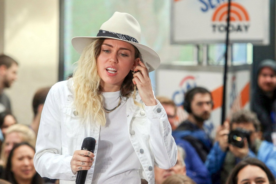 Miley Cyrus had her breakthrough as the lead in the series Hannah Montana in the year 2006.