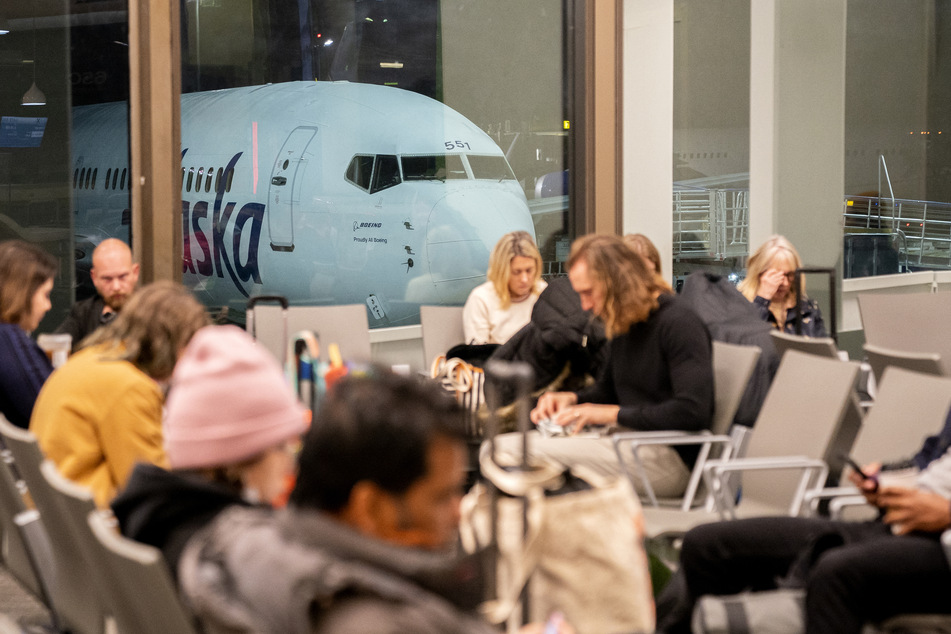 All domestic US flights slowly resuming after being grounded in major system outage