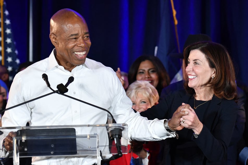 New York City mayor Eric Adams (l.) and state governor Kathy Hochul have announced new measures that will help make the subway safer for commuters.