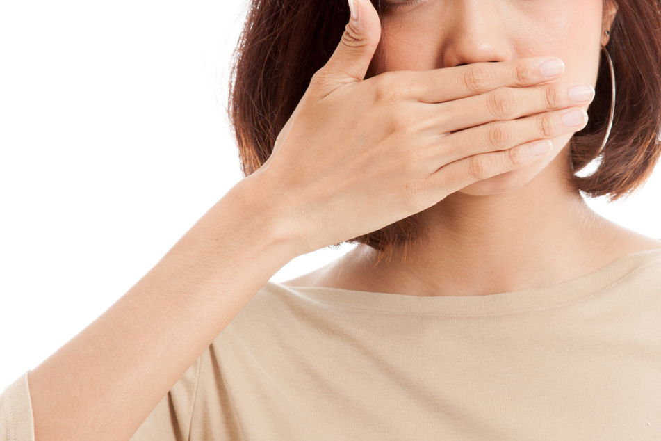 New device is supposed to help you lose weight by locking your jaws shut!