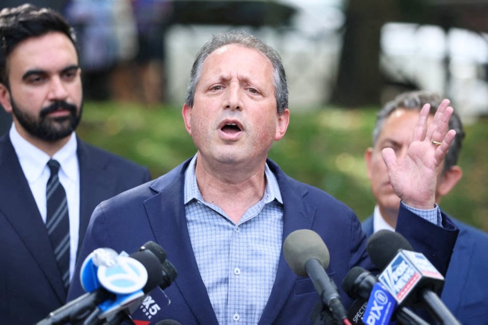 On Thursday, a judge ruled that Congressional candidate Brad Lander is not guilty for charges related to his arrest at an immigration detention center.