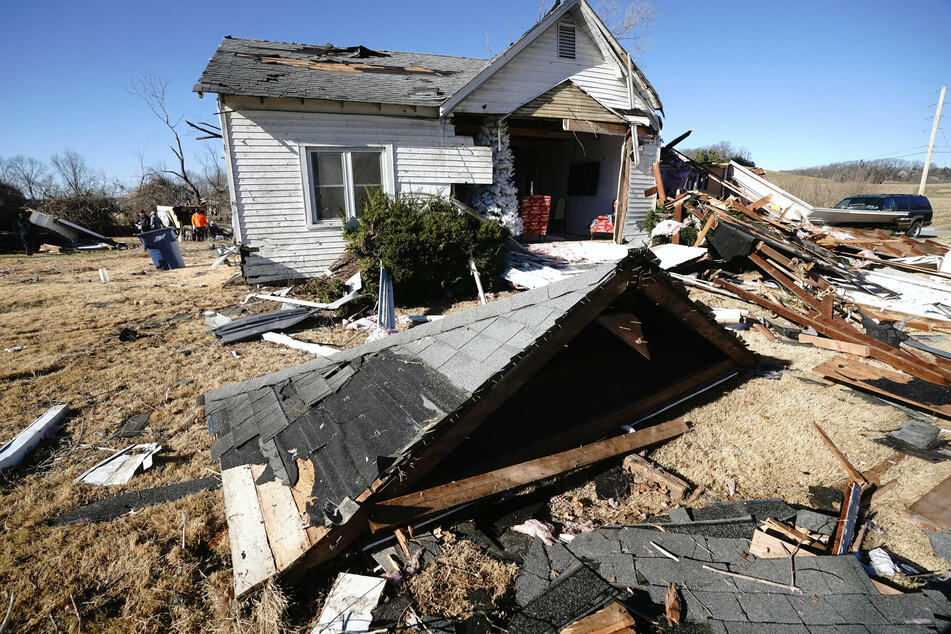 Holding on to hope: Photo emerges of 9-year-old Missouri victim just before tornado hit