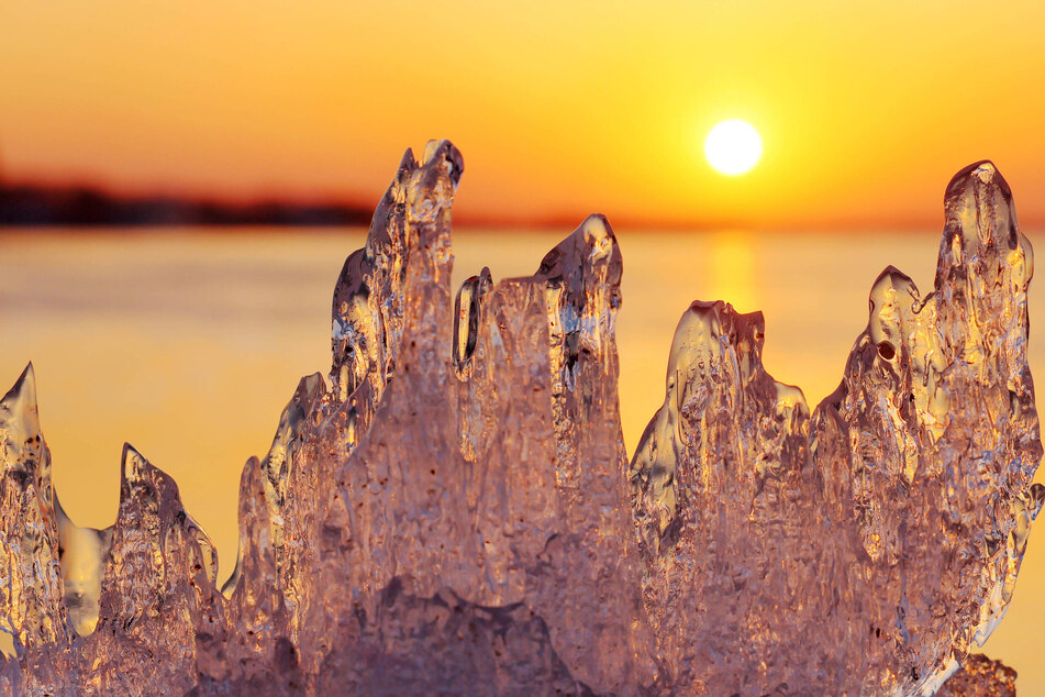 Global temperatures continue record-breaking run in March: "Incredibly unusual"