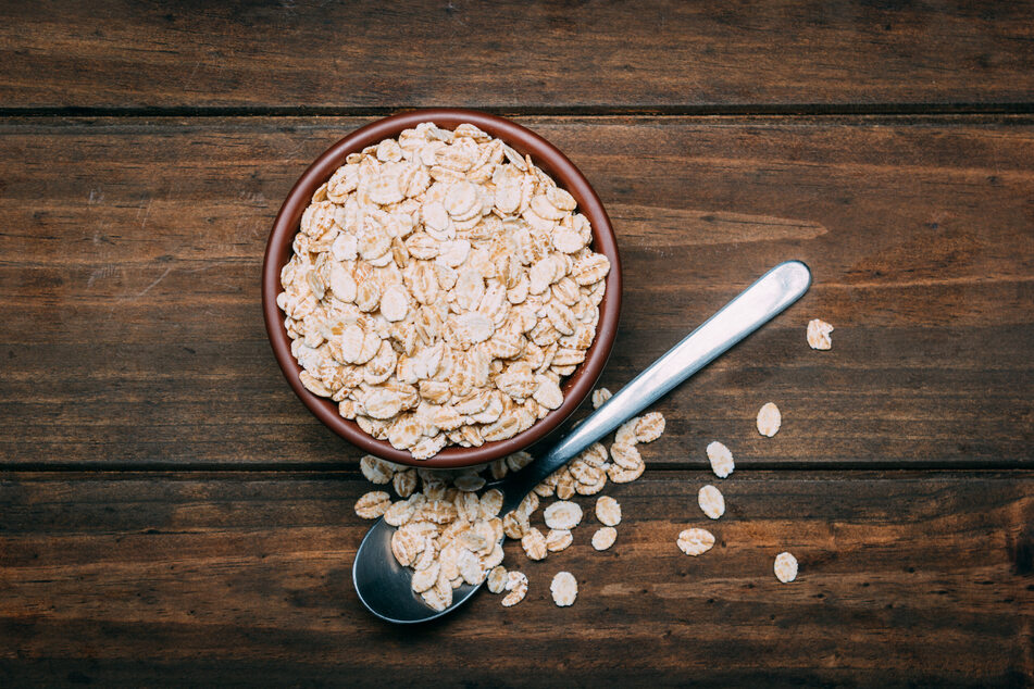 Cats can tolerate a maximum of two tablespoons of oatmeal per week.