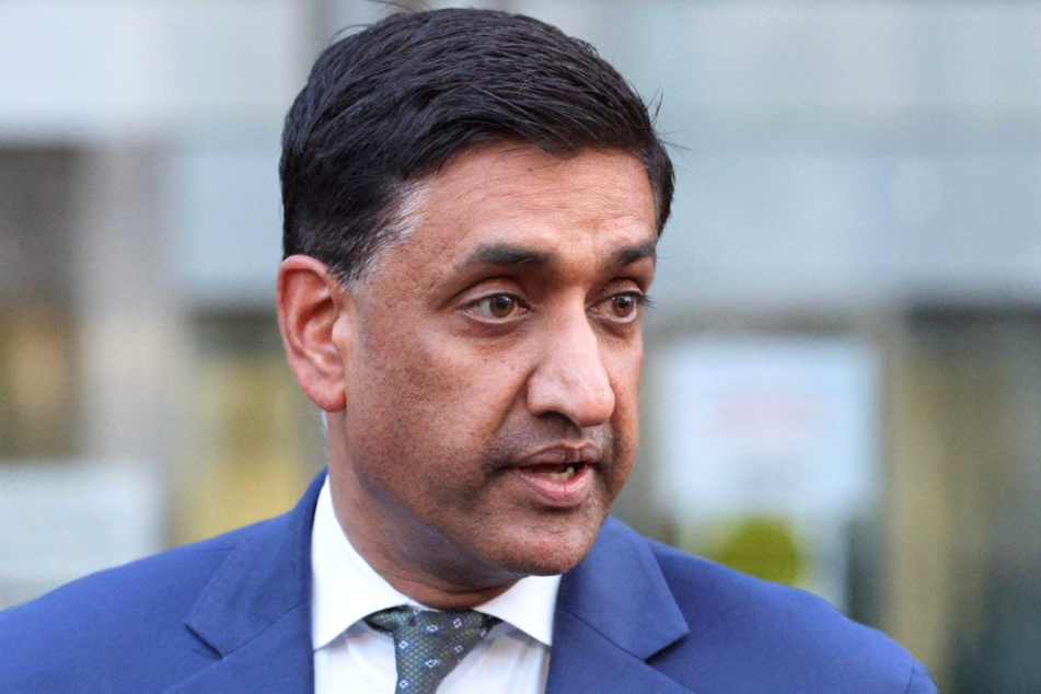 During a recent trip to Palestine, Congressman Ro Khanna claims he and others were "detained" by Israeli settlers and IDF troops in a tense standoff.
