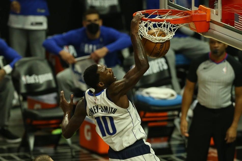 Mavericks forward Dorian Finney-Smith added 18 points for Dallas.