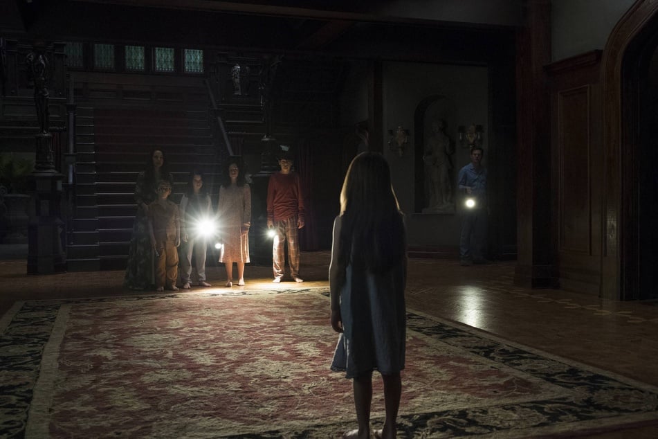 The Haunting of Hill House follows five siblings reuniting with their estranged father and navigating through the terrifying memories from their childhood.