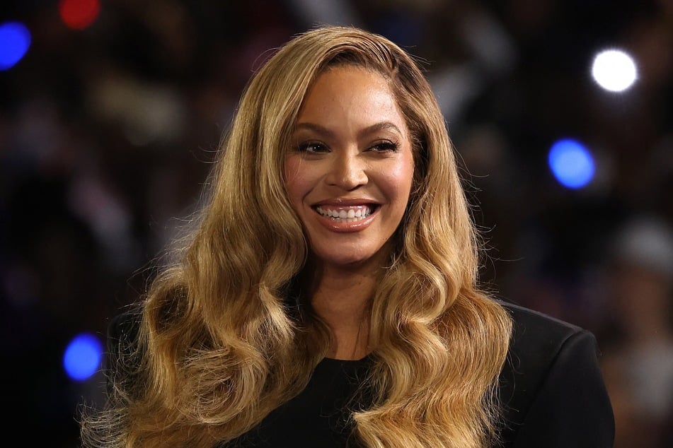 Beyoncé has given a substantial donation to Indiana relief aid organization after a derecho storm impacted several communities.