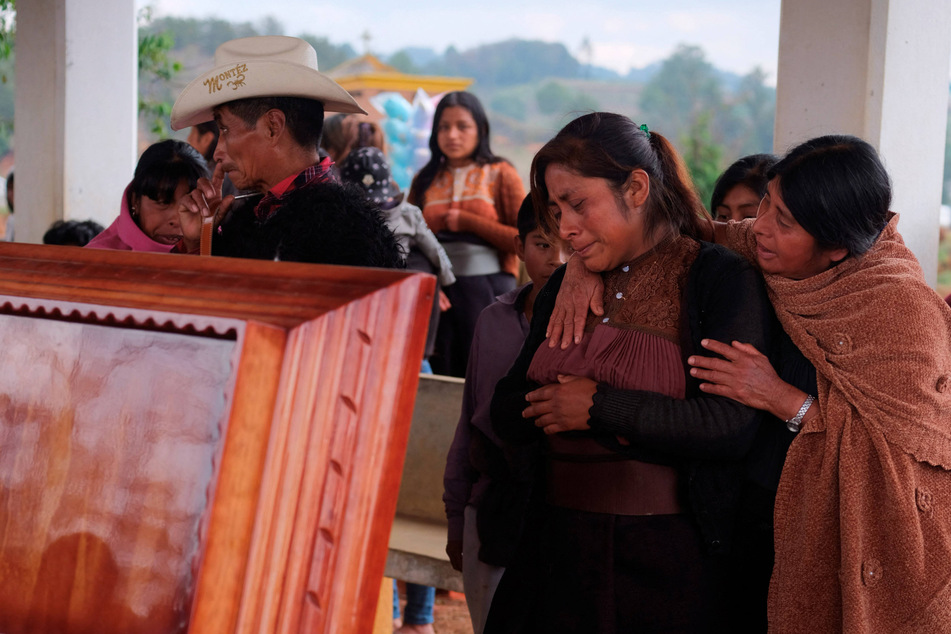 Hundreds gathered to mourn 19-year-old Royer Perez Jimenez, who died in ICE custody last month.