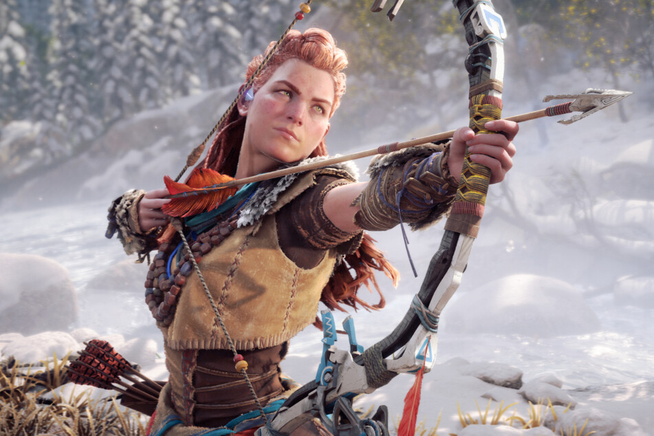 Equipped with bow and arrow, Aloy explores an open world in Horizon Forbidden West that has it all. Not only machines are out to get her, but other humans become her enemies as well.