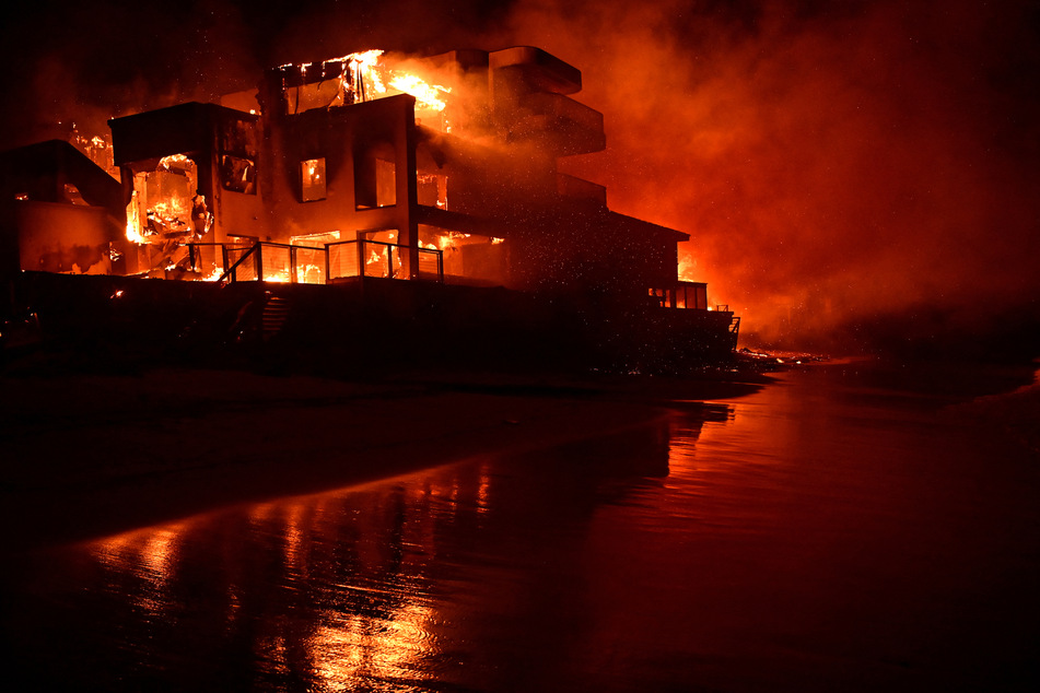 According to Shelley Sykes, 50 firefighters in the area had to battle the blaze without an adequate water supply.