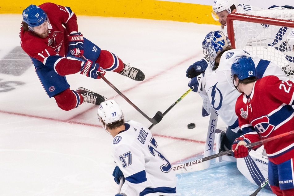 Josh Anderson (l.) scored the game winner in overtime for the Canadiens in Game 4.