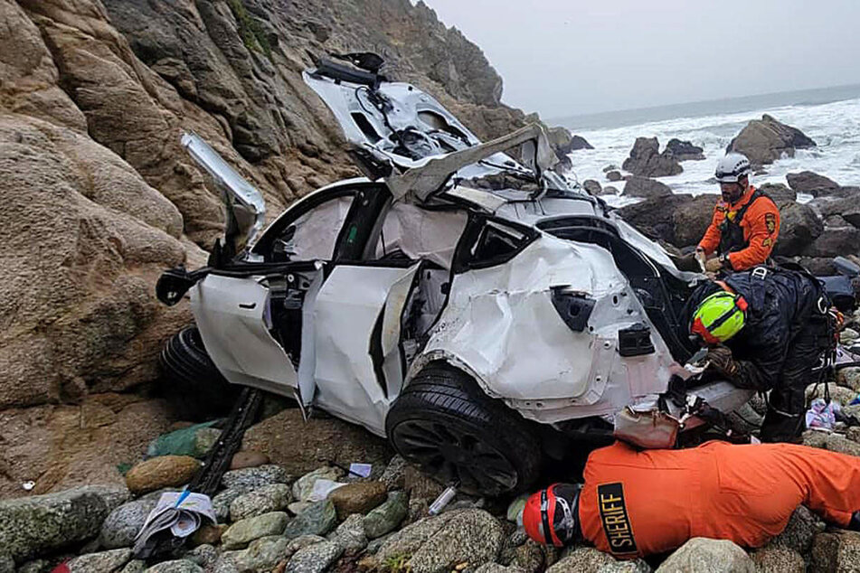 Father arrested for intentionally driving Tesla off "Devil's Slide" with family inside