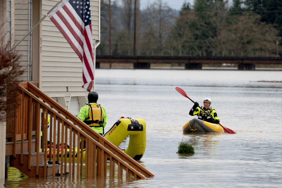 Washington state floods: Tens of thousands evacuated amid "catastrophic" conditions