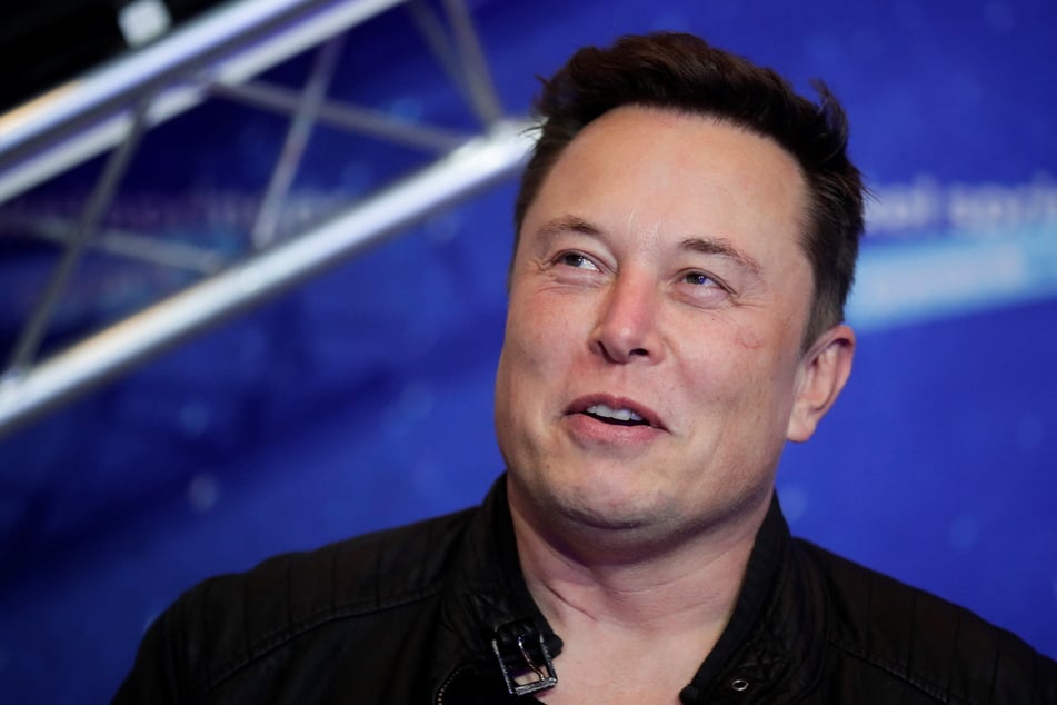 Elon Musk sells over $4 billion in Tesla shares as Twitter takeover continues