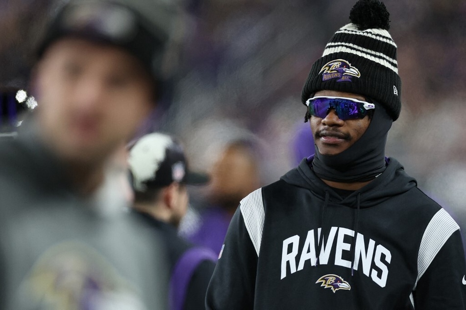 Lamar Jackson rises to top of NFL with megabucks contract extension!