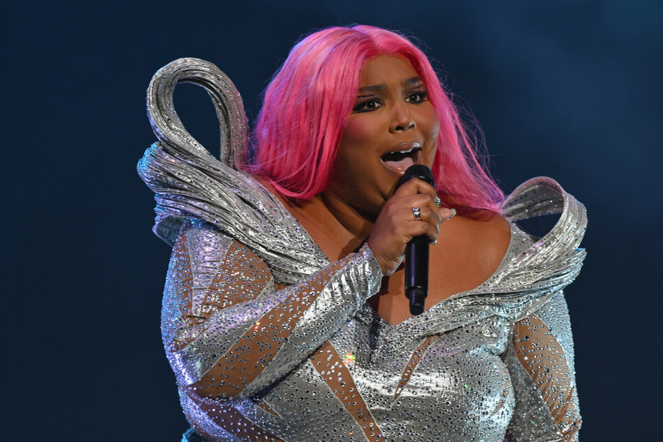 Lizzo to receive prestigious humanitarian award amid recent lawsuit scandal
