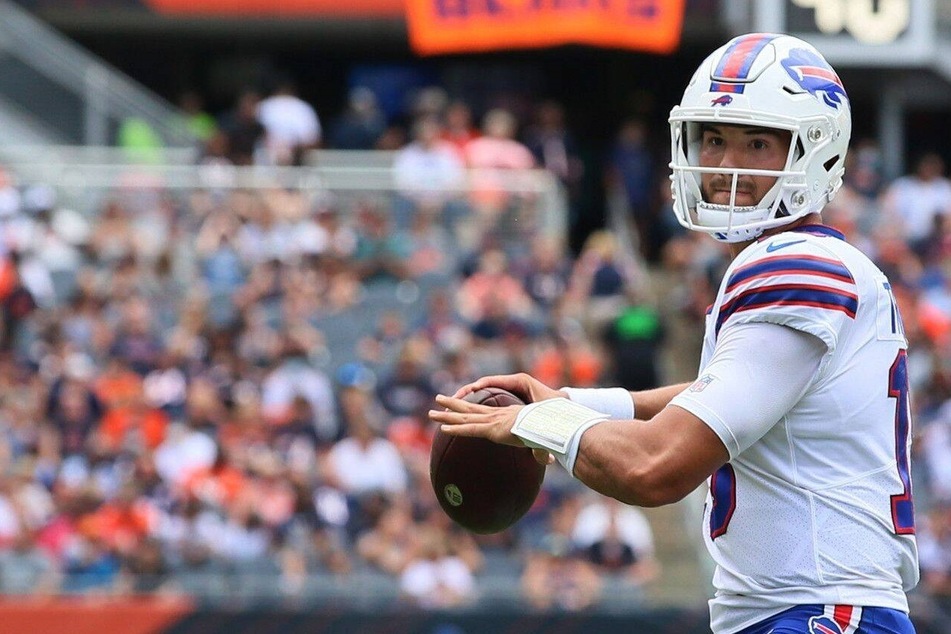 NFL: A former QB returns to help the Bills hand the Bears a big beatdown