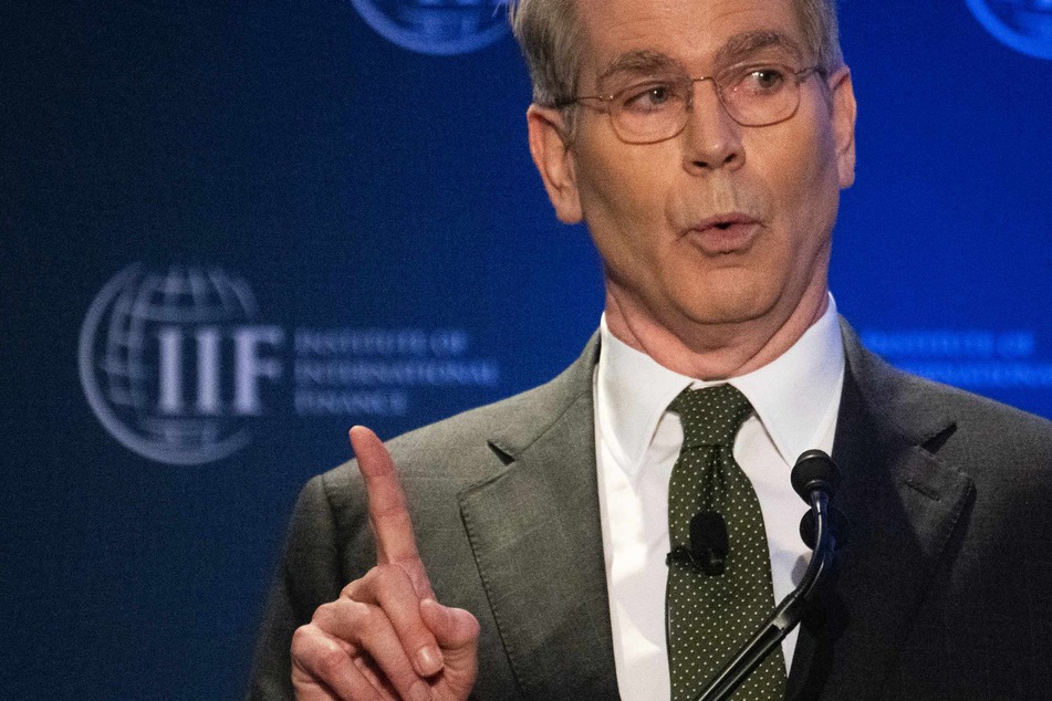 US Treasury Secretary Scott Bessent defends the "strategic uncertainty" of Trump's tariffs