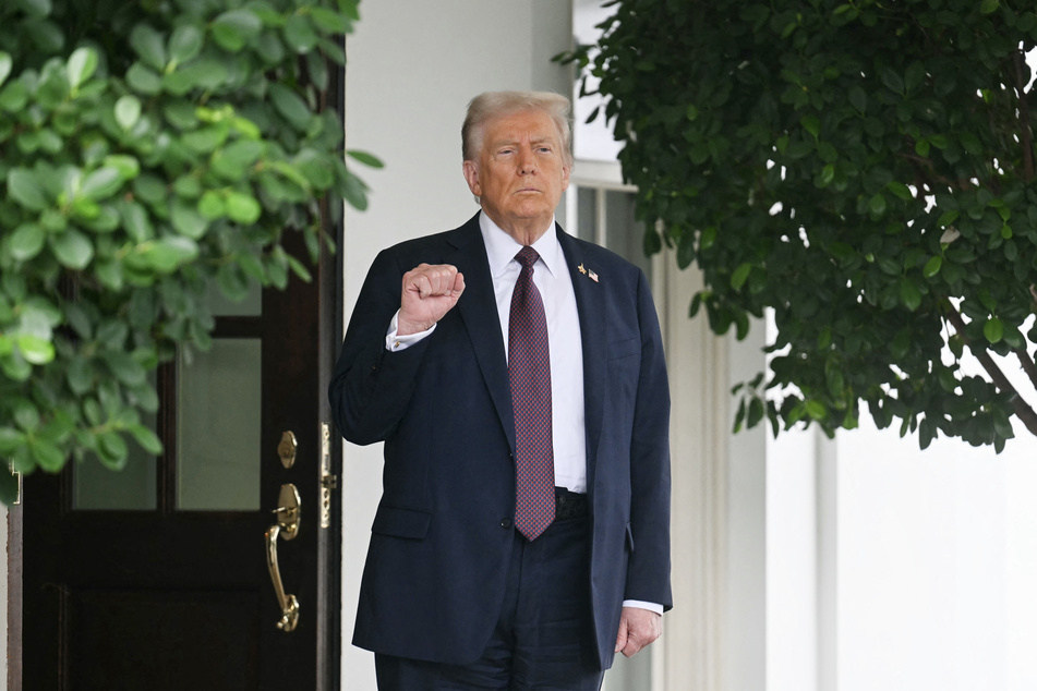 President Donald Trump meets key congressional Republicans and Democrats at the White House on Monday, hoping to revive stalled spending negotiations on the eve of a looming US government shutdown.