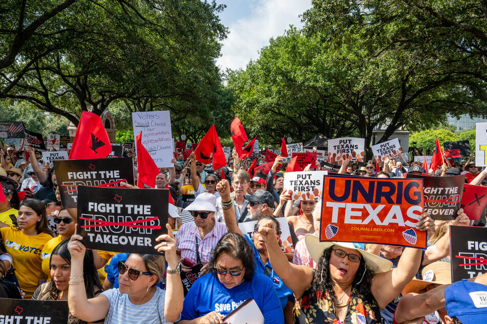 Texas Republicans advance electoral map that reignited redistricting wars