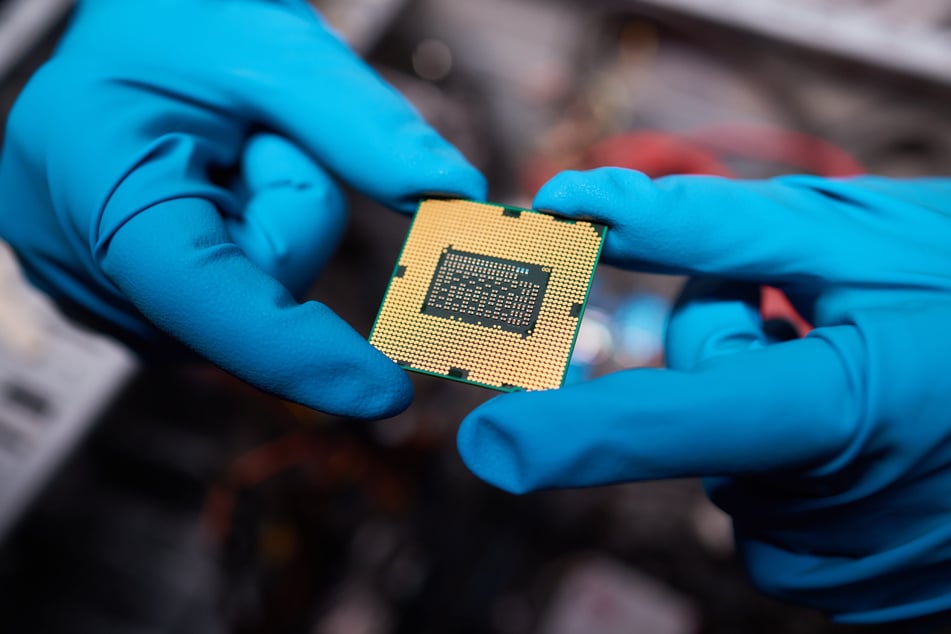 US chip stocks slide on report of Chinese technological breakthrough