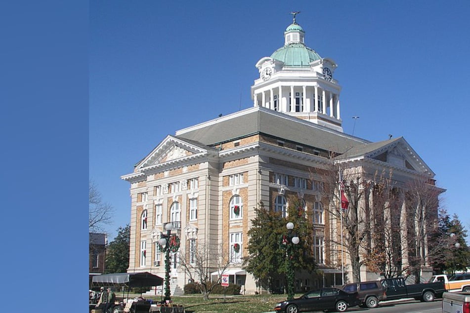Retrial ordered after all-white jury convicts Black man in Confederacy-themed courtroom