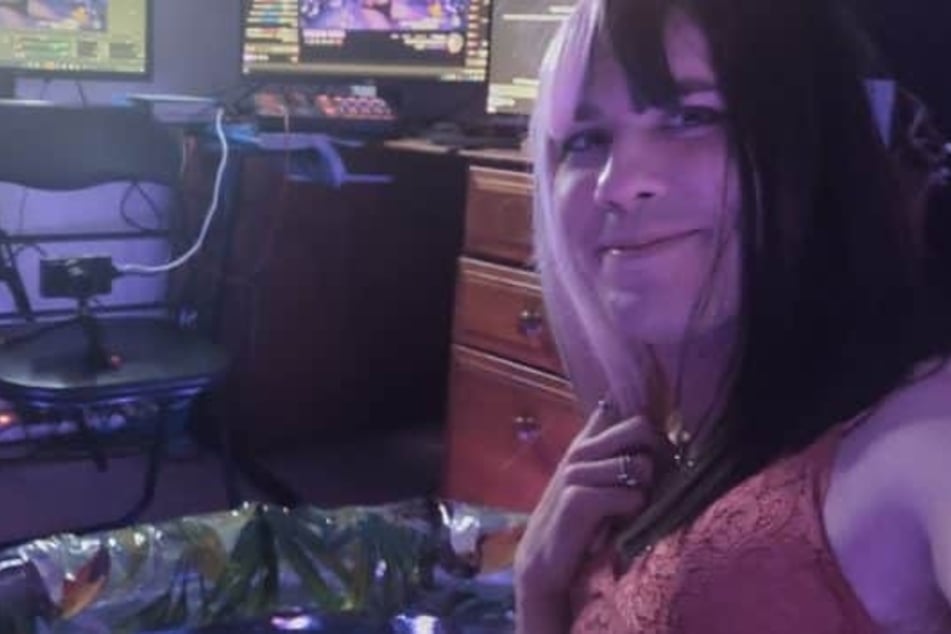 Twitch's new hot tub stream category is full of spoofs, scams, and... otters