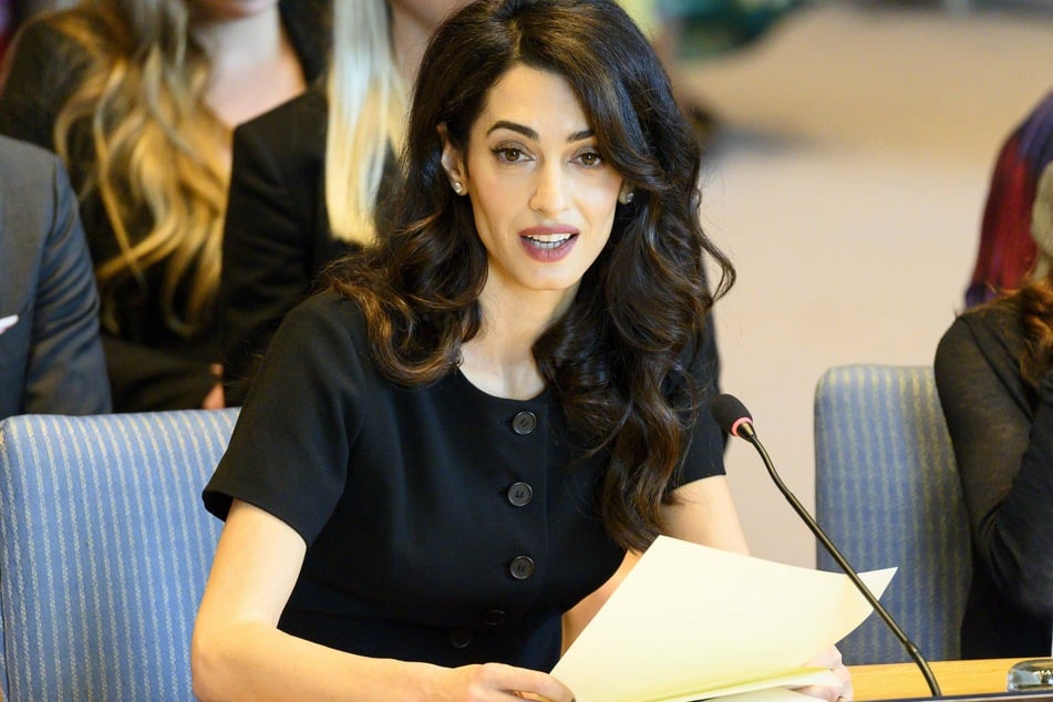 Meryl Streep presents Amal Clooney with prestigious award