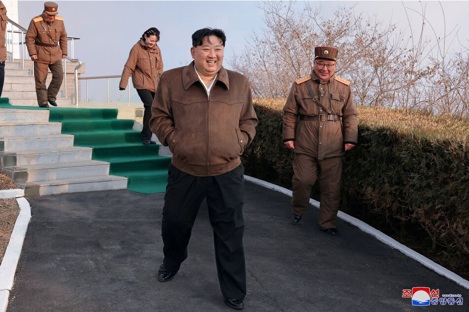 North Korean leader Kim Jong Un (c.) regularly responds to US and South Korean military exercises with weapons tests and live-fire counter-drills.