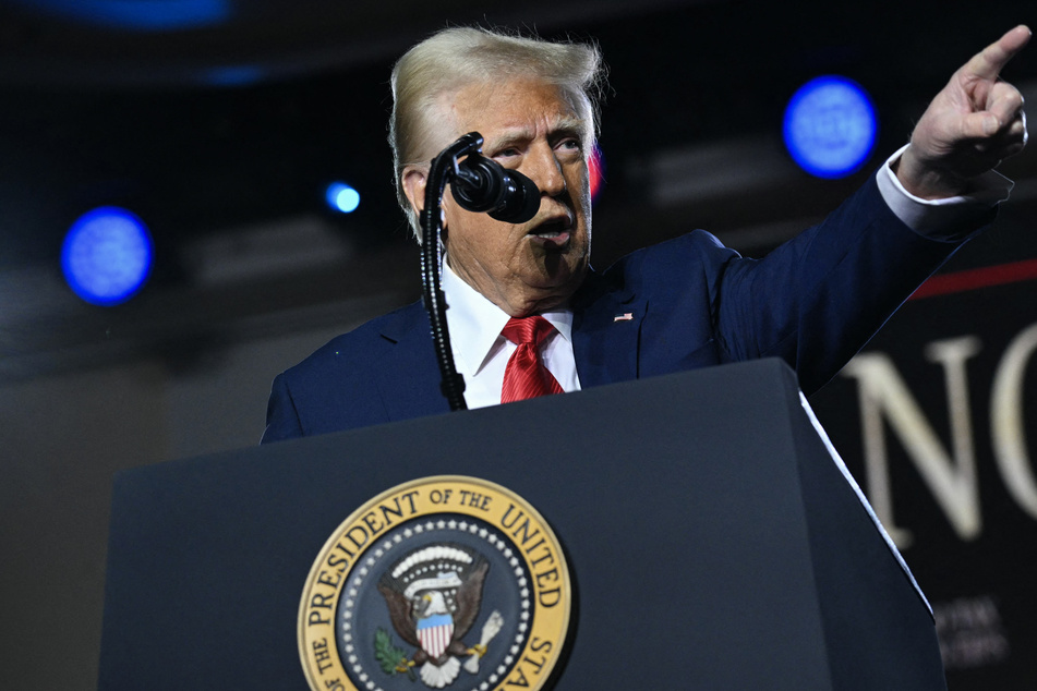 Trump sends radical resignation offer to all federal workers: "Fork in the road"