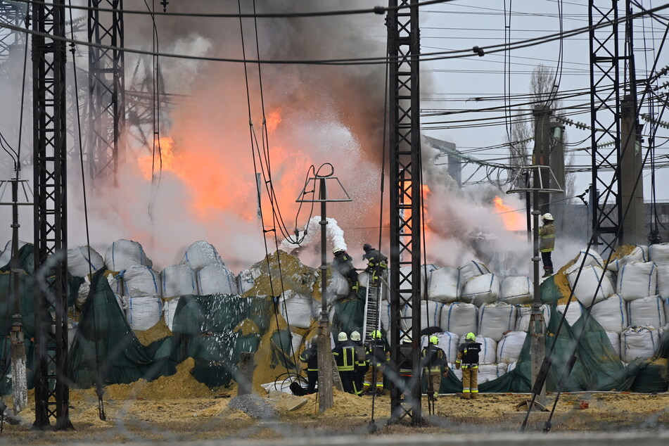 Russia makes unprecedented declaration amid all-out assault on Ukraine: "State of war"