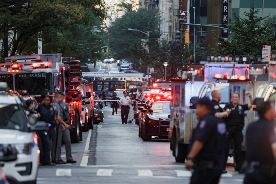 A gunman killed at least four people after walking into a skyscraper in Midtown Manhattan and opening fire, before turning the weapon on himself.