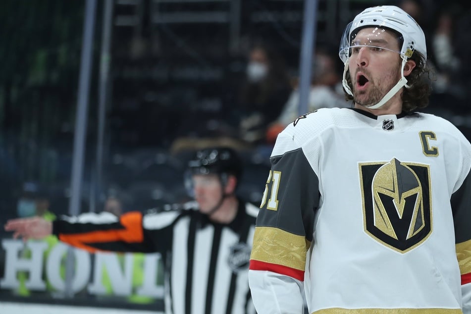 NHL: Sun shines on Vegas as the Golden Knights win eight straight and clinch a playoff spot