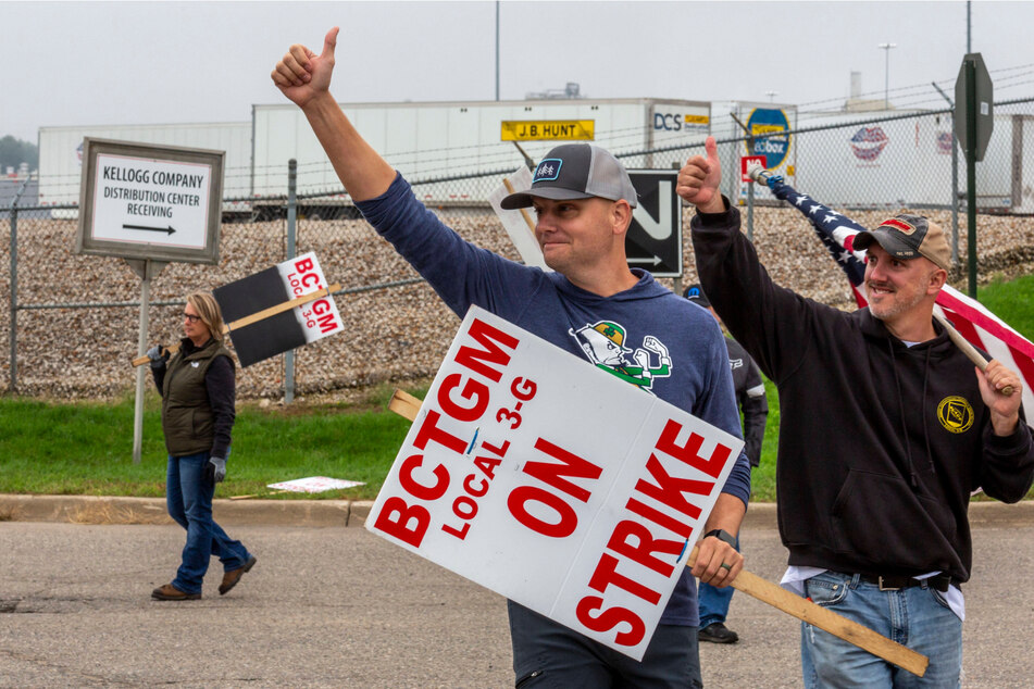 Kellogg workers vote to reject contract offer and continue strike